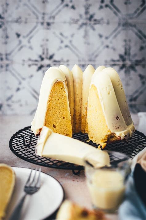 Saftiger Eierlikör Kuchen mit weißer Schokoglasur moey s kitchen foodblog