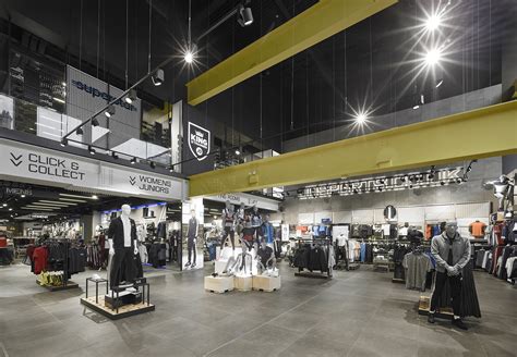 The jd sports app uses gps to locate the nearest jd store and display maps and. JD Sports to open Glasgow flagship