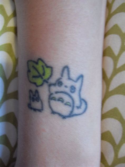 Check out our totoro tattoos selection for the very best in unique or custom, handmade pieces from our tattooing shops. Totoro tattoo by sushi-sunday on deviantART | Simple ...