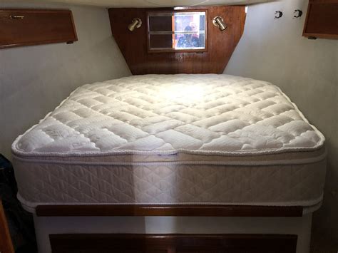 Acquiring a latex mattress is a happy investment when it comes to durability. Ocean 35 Sportfish Custom Mattress - YachtBedding.com