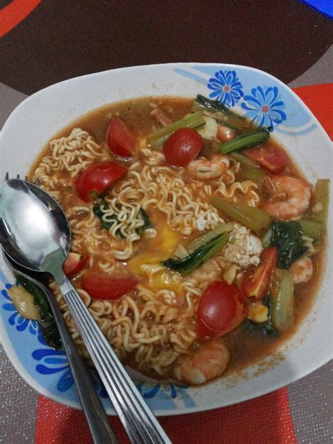 Hai harini cik dyba nak kongsikan menu maggi goreng kari. tumis.my - resepi Maggi Kari Edit