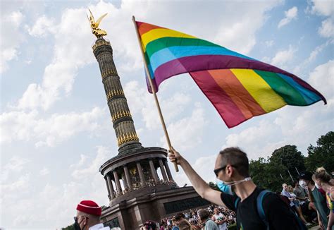 Gay Pride Saison 2022 Alle Csd Termine In Deutschland Im Überblick Gq Germany