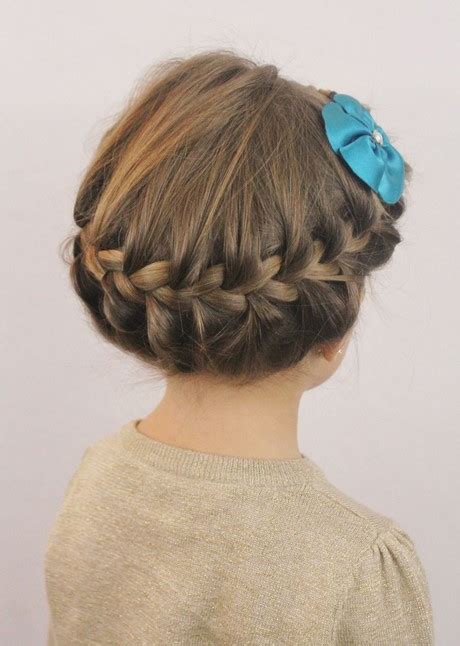 Short hair can be trimmed in very trendy hairstyles so that they attractive. Easy hairstyles for kids girls