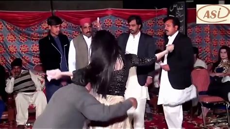 Mehak Malik Mujra Dance 2017 Main Mahi Day Khooh Youtube