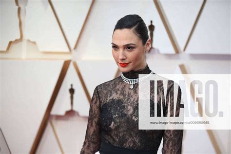 Los Angeles Feb Gal Gadot Arrives For The Red