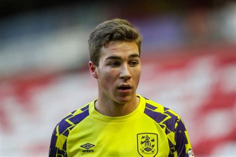 Facebookpagina van carel eiting, player of huddersfield town. Carel Eiting out in one of two changes predicted for ...