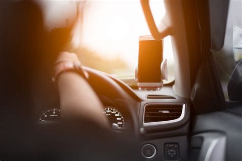 Cell Phone Use While Driving What You Need To Know Smart Motorist