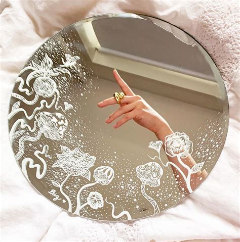 Pin By Kateřina Malinová On Room Idea Mirror Painting Painted Mirror