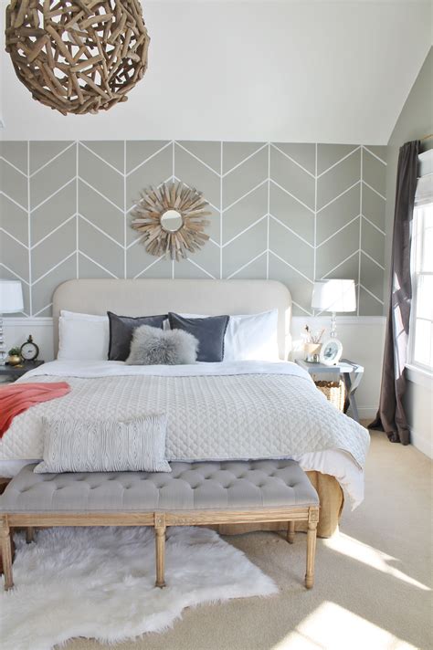 Whenever possible, use wall décor to anchor each of the distinct areas in your space more often than not, modern master bedrooms tend to be neutral spaces. Mini Master Makeover {In Less Than 30 Min | Home decor ...