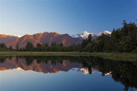 Premium Photo Twin Peaks Reflect In The Beautiful Lake Matheson At