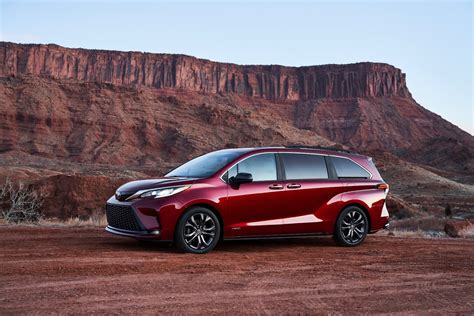 Maybe you would like to learn more about one of these? 2021 Toyota Sienna goes full hybrid with more style | The ...