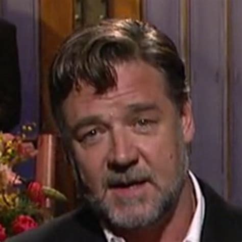 Russell Crowe Hosts Snl And Has Sex On His Mind