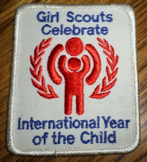 Girl Scouts Gs Vintage Uniform Patch Celebrate International Year Of