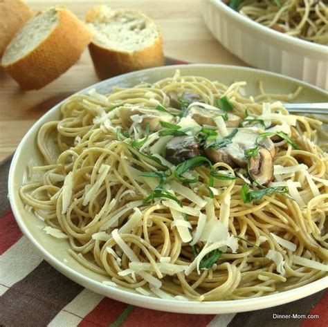 Best ever food review show. Pasta with Olive Oil, Garlic and Mushrooms - The Dinner-Mom