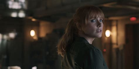 Sorry Guys Bryce Dallas Howards Claire Is Still Wearing Heels In Jurassic World Fallen Kingdom