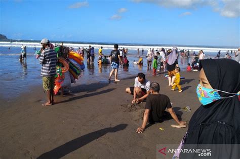 Pantai Pangandaran Ramai Dikunjungi Wisatawan Antara News Jawa Barat