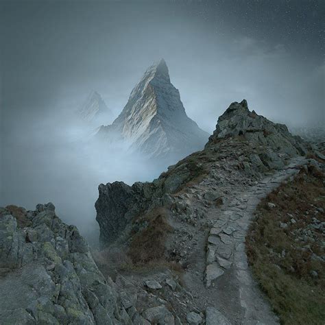 Горы в тумане фэнтези фото — Картинки и Рисунки