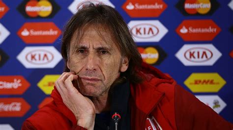 Consulta as estatísticas da carreira (partidas jogadas, golos, cartões / campeonatos, taças e selecção nacional) e o historial das. Peru coach Gareca says team won't man-mark Messi - The ...
