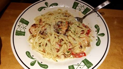 The best thing about making copycat versions of restaurant dishes is not only can you recreate them in your own home, but you can improve upon them as well! Olive Garden's Chicken Carbonara | Recipe | Chicken ...