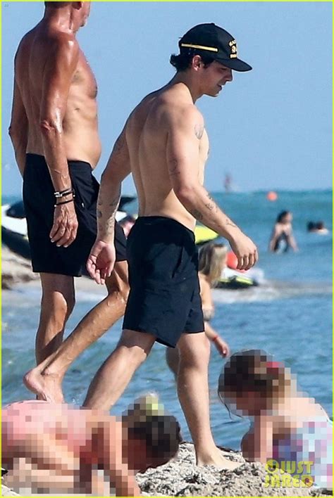 Photo Joe Jonas Shirtless In Miami Photo Just Jared