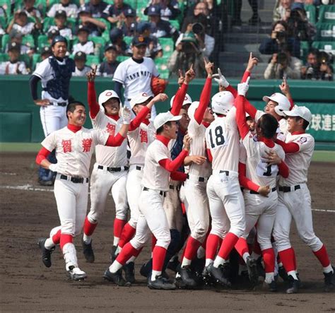 報徳学園高校では不祥事により 県大会出場辞退で甲子園出場は夢と なっています。 関西大学では捕手としてチームを 切り盛りし、4年時には控え捕手 でしたが、主将を務めました。 智弁、サヨナラで初優勝 選抜高校野球決勝 - 読んで見フォト ...