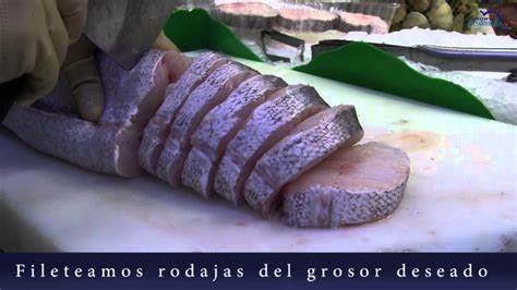 Merluza al horno, merluza a la plancha, merluza en salsa verde, merluza a la vasca o a la marinera. HOY COCINA - Cómo limpiar, cortar y preparar la merluza ...