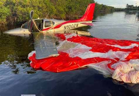 Small Plane Crashes Into Caloosahatchee River No Injuries