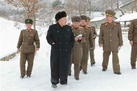 高清金正恩冒雪視察朝鮮部隊 了解官兵生活環境 軍事 人民網