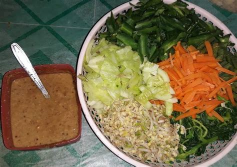 Mukbang sayur mentah bumbu pecel auto ganasподробнее. Resep Pecel sayur bumbu kacang oleh Trisni - Cookpad