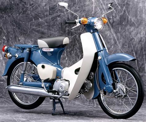 في عام 1955 ، كان هناك أكثر من 100 مصنع للدراجات النارية يتقاتلون في السوق اليابانية. Persistent slap tempo دراجة نارية هوندا 100 ...