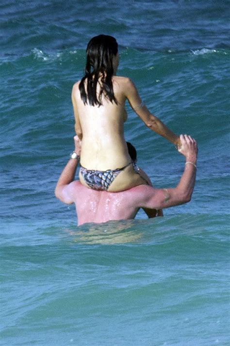 Jaime murray en topless en la playa en méxico Nuevos videos porno
