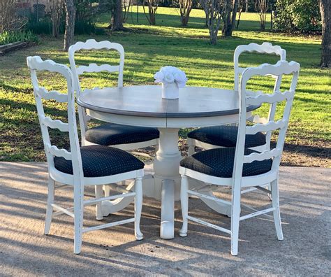 Ethan Allen Pedestal French Country 5- Piece Round Dining Table Set
