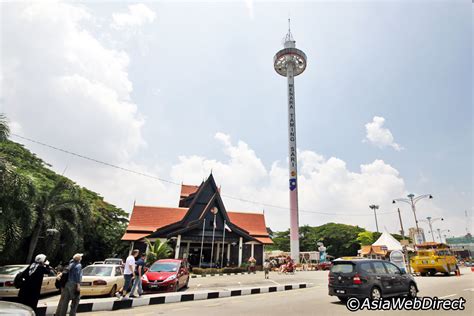The menara taming sari gives you a bird's eye view of melaka. Melaka Menara Taming Sari - Malacca City Attractions