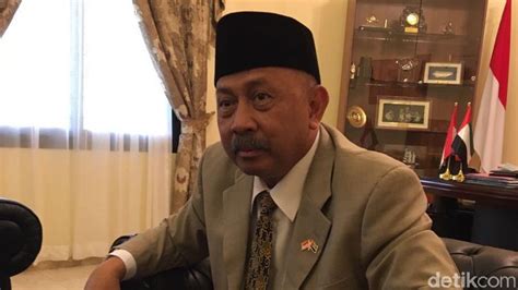 Setidaknya sudah ada 1.240 orang yang sudah mendapatkan dosis pertama vaksin sinovac. Pengalaman Dubes RI Disuntik Vaksin COVID-19 Sinopharm, Ada Efek Samping?