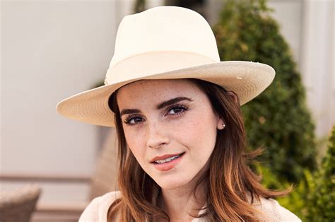 2560x1700 Emma Watson With Hat 4k Chromebook Pixel Hd 4k Wallpapers
