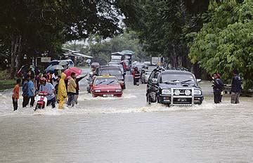 Bilik gerakan banjir wilayah ketengah akan beroperasi selama 24 jam di pusat komuniti desa (pkd), bandar al muktafi billah shah, terengganu. Mangsa banjir di Melaka dan Pahang bertambah | Free ...