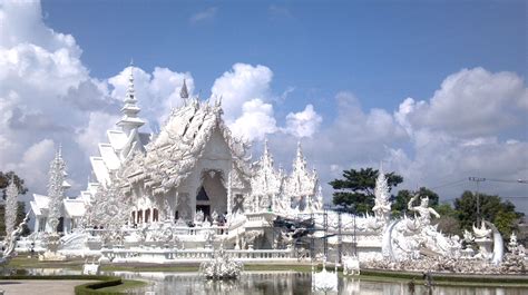 chiang-mai-chaing-rai,-thailand-temples-galore-in-the-countryside