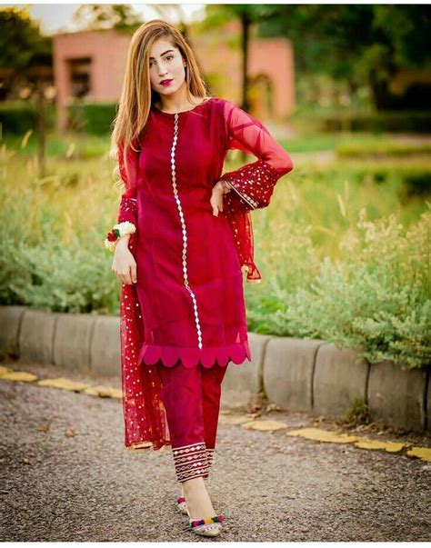 Pin By Hijabi On Traditional Pakistani Fashion Party Wear Simple