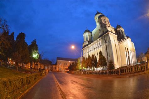 Satu means village and mare means big. TUDOR PHOTO BLOG: Satu Mare Noaptea,Satu Mare by Night ...
