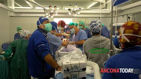 Ancona Primo Intervento Di Neurochirurgia Con Bisturi Laser Su Una Bambina
