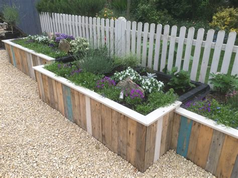 15 Pallet Fence Ideas To Improve Your Amazing Home