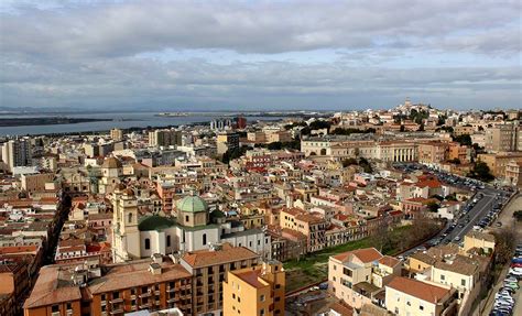 Prenota il tuo alloggio ora senza nessun pagamento anticipato ed aggiuntivo e paga al tuo arrivo con planet of hotels. Fotos de Cagliari - Itália | Cidades em fotos