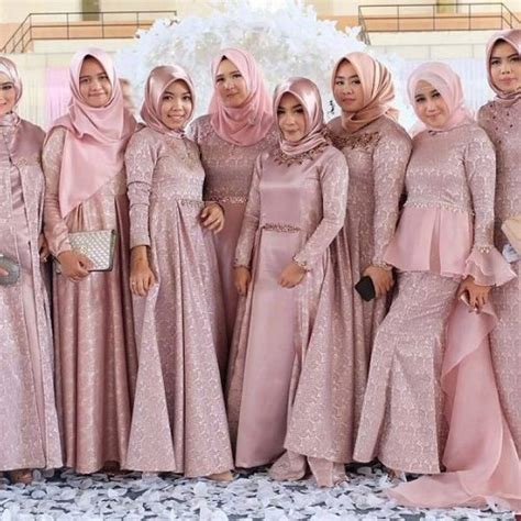 Warna Baju Bridesmaid 2021 Inspirasi Gaun Bridesmaid Hijab Yang Akan Buatmu Jadi Pusat