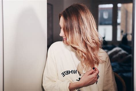 Locka håret med plattång | Vanja Wikström | Mama