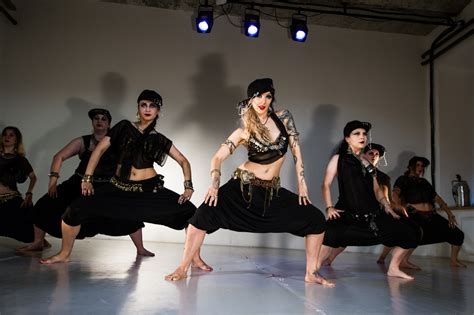 Tribal Fusion Belly Dance Бесплатные занятия в Школе Танцев Школа