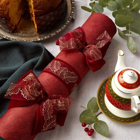 The best luxury crackers for your christmas dinner table. +Luxary Christmas Crackers With Usa - pndsl2