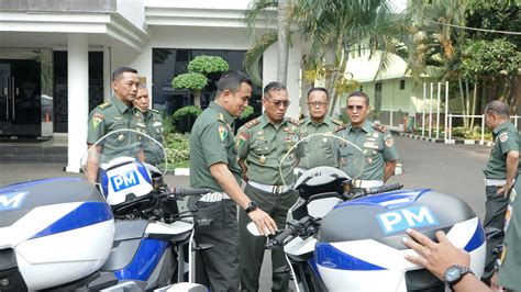 Puspomad Terima Kendaraan Kawal Listrik Dari Mabes TNI Pusat Polisi Militer TNI AD