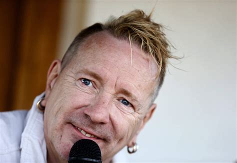 Sex Pistols Sänger John Lydon Verteidigt Britische Royals Vor Anfeindungen