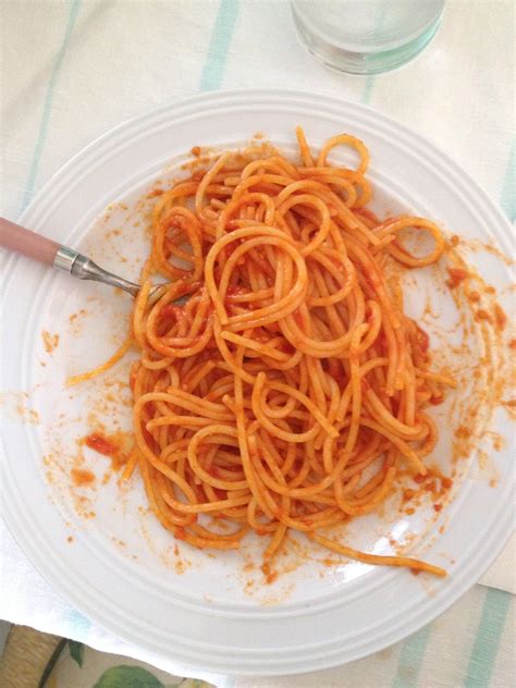 Adjust to taste, and test with your own favourite herbs and spices! How to Make Spaghetti With Tomato Sauce | Recipe (With ...