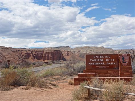 East Entrance To The National Park Capitol Reef National Park Utah